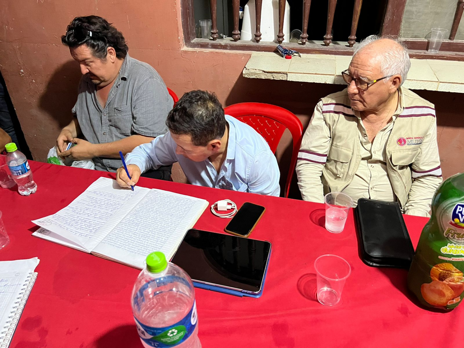 Sindicato de Técnicos Industriales levanta bloqueo en carretera Bioceánica gracias a negociaciones del Ministerio de Minería y la ESM  - Empresa Siderúrgica del Mutún