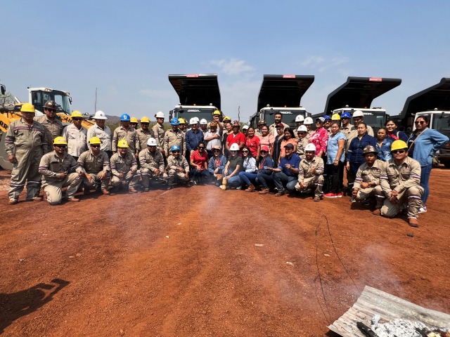 ESM adquiere 11 maquinarias pesadas para suministro de mineral a complejo siderúrgico  - Empresa Siderúrgica del Mutún