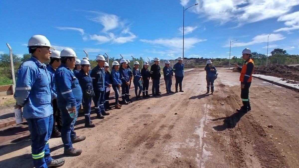 ESTUDIANTES Y DOCENTES DE LA UNIDAD ACADÉMICA GERMÁN BUSCH UAGRM VISITARON LA EMPRESA SIDERÚRGICA DEL MUTÚN  - Empresa Siderúrgica del Mutún