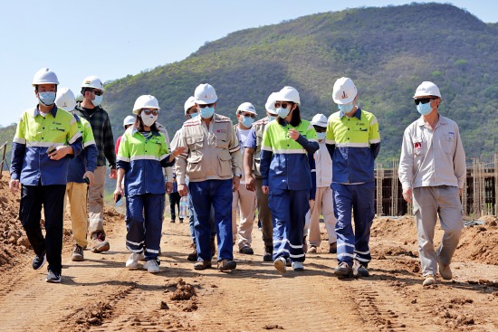 Gerentes inspeccionan avances en complejo siderúrgico  - Empresa Siderúrgica del Mutún