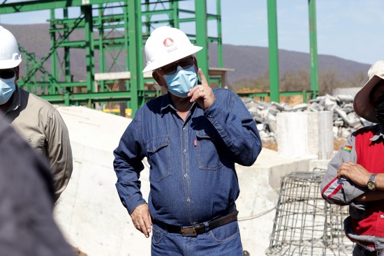 Geólogos visitan planta siderúrgica y cerro del Mutún 