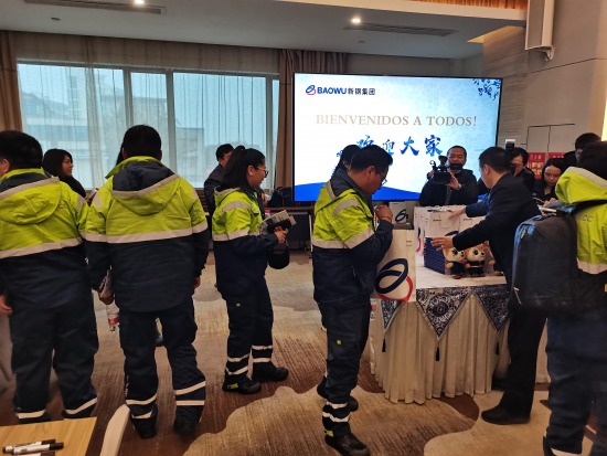 Jóvenes profesionales bolivianos se capacitan en el área siderúrgica en China