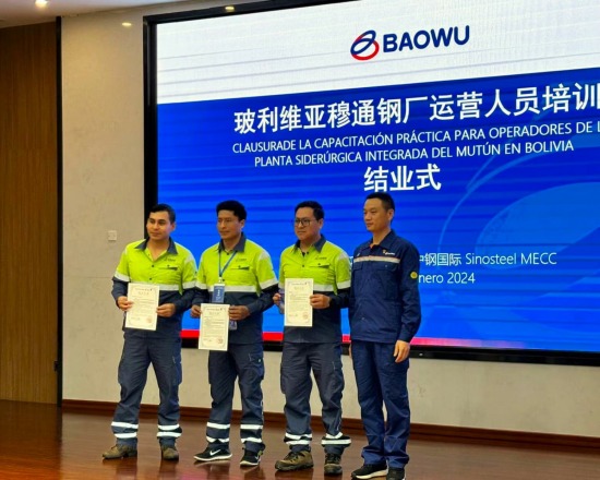 Concluye capacitación de jóvenes profesionales bolivianos en China que operarán el complejo siderúrgico