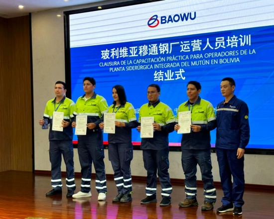 Concluye capacitación de jóvenes profesionales bolivianos en China que operarán el complejo siderúrgico