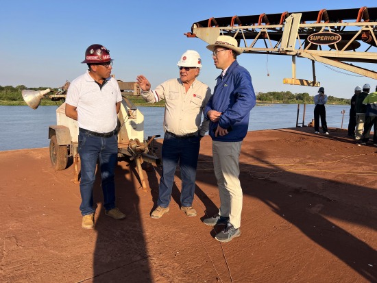 Embajador de China en Bolivia visita y califica de “emblemático” proyecto siderúrgico del Mutún