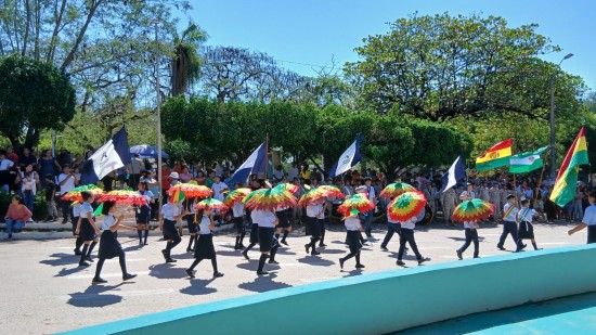 FELICIDADES 201 AÑOS DE BOLIVIA  La Empresa Siderúrgica del Mutún dijo presente en el Desfile Cívico de Puerto Quijarro en homenaje a los 201 años de la Independencia de Bolivia. 