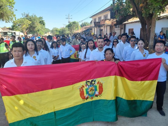 FELICIDADES BOLIVIA ????????  La Empresa Siderúrgica del Mutún estuvo presente en el Desfile Cívico de Puerto Suárez en homenaje a los 201 años de la Independencia de Bolivia.