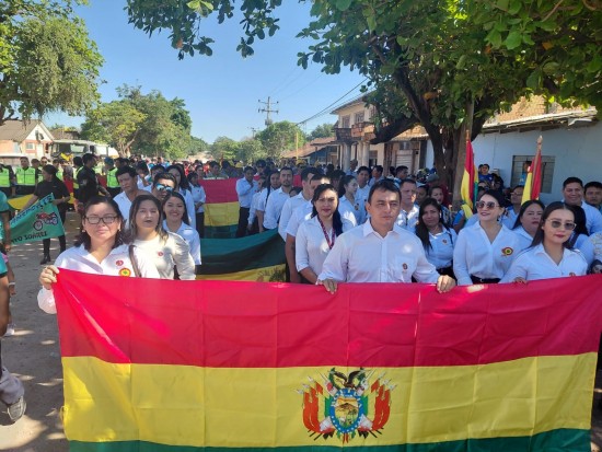 FELICIDADES BOLIVIA ????????  La Empresa Siderúrgica del Mutún estuvo presente en el Desfile Cívico de Puerto Suárez en homenaje a los 201 años de la Independencia de Bolivia.
